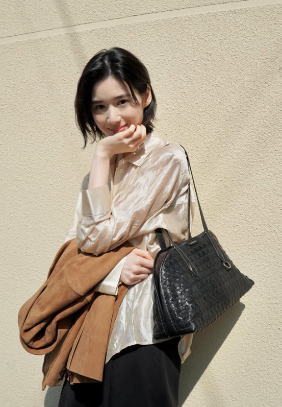 Luxury Handbag Mastery: How This Fashion-Trained Actress Styles Everyday Basics