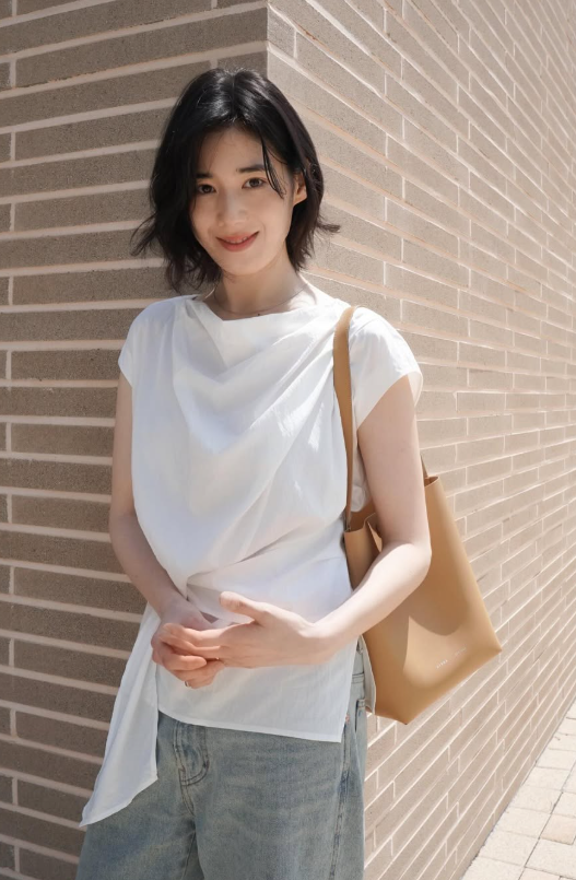 Luxury Handbag Mastery: How This Fashion-Trained Actress Styles Everyday Basics