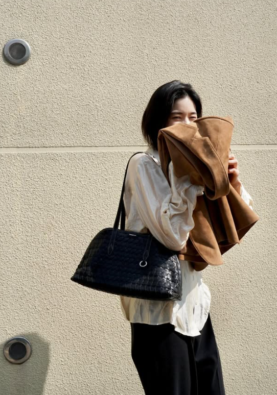 Luxury Handbag Mastery: How This Fashion-Trained Actress Styles Everyday Basics