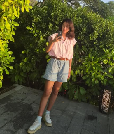 Pastel Paradise to Denim Romance: How Hwang Jung-eum Keeps Resort Fashion Fresh