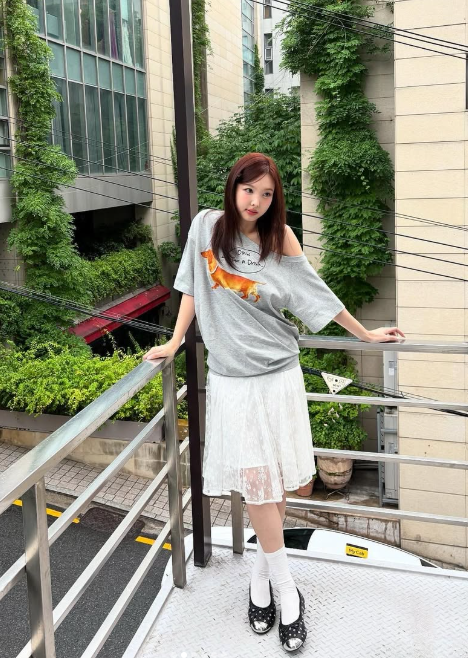 Juice-Face Vibes & Designer Backpacks: How TWICE Nayeon Nails Luxury-Meets-Street Fashion