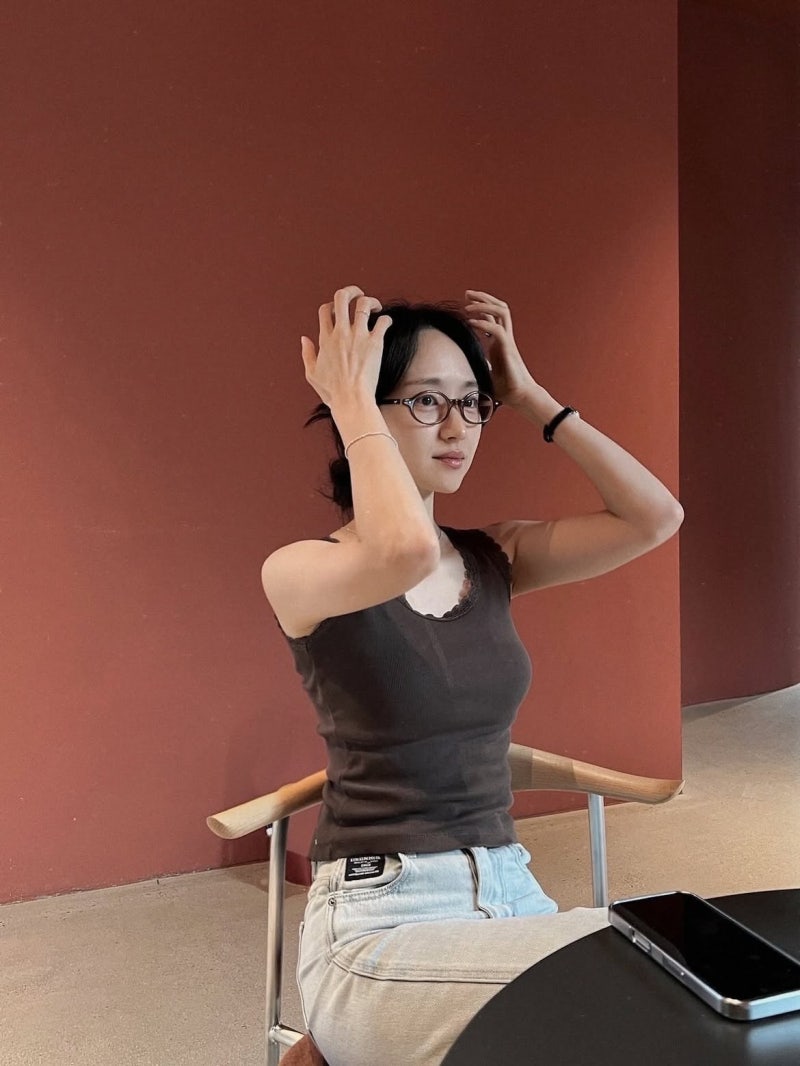 From Insurance Call Center to 120-to-1 Cinderella Story: Actress Won Jin-ah Owns Minimal Modern