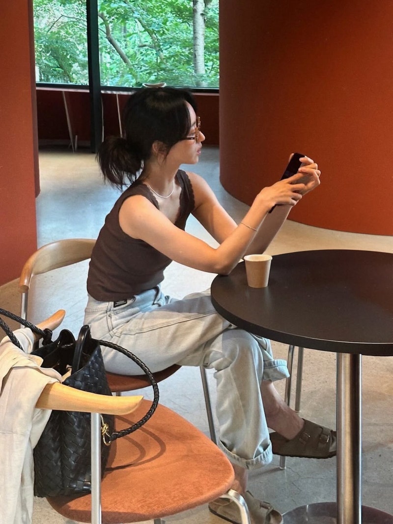 From Insurance Call Center to 120-to-1 Cinderella Story: Actress Won Jin-ah Owns Minimal Modern