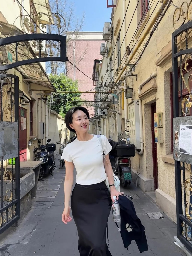 From Insurance Call Center to 120-to-1 Cinderella Story: Actress Won Jin-ah Owns Minimal Modern