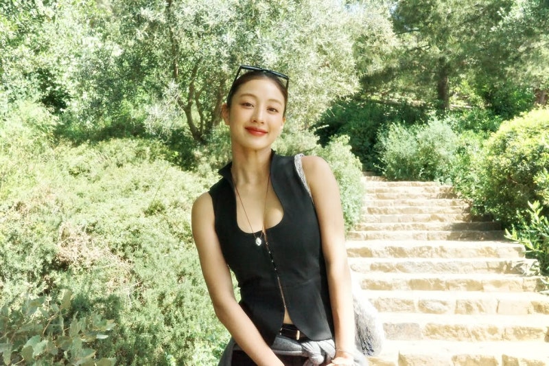 10-Year Trainee Survival Story: TWICE Jihyo Proves Fit & Healthy Curves Own Every Aesthetic