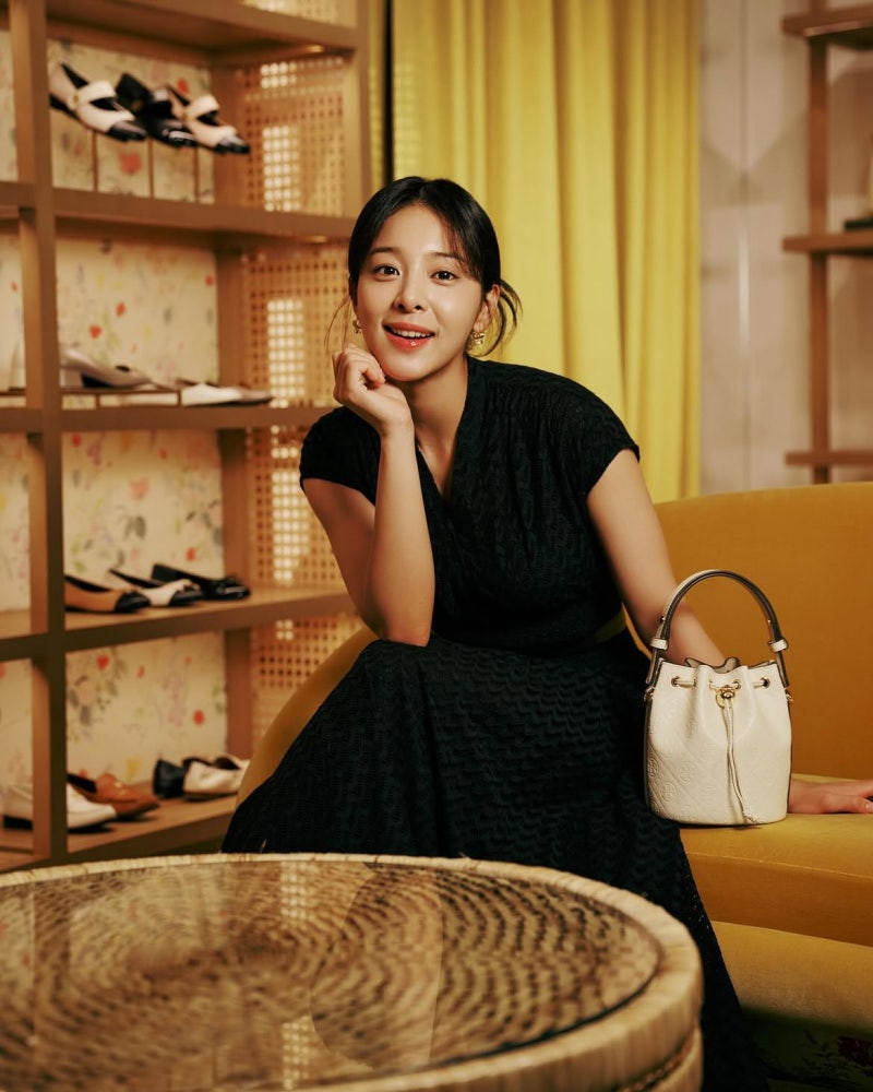 Seol Ina's Mood Ring Wardrobe: Sporty, Formal, Then Streetwear—All in One Weekend