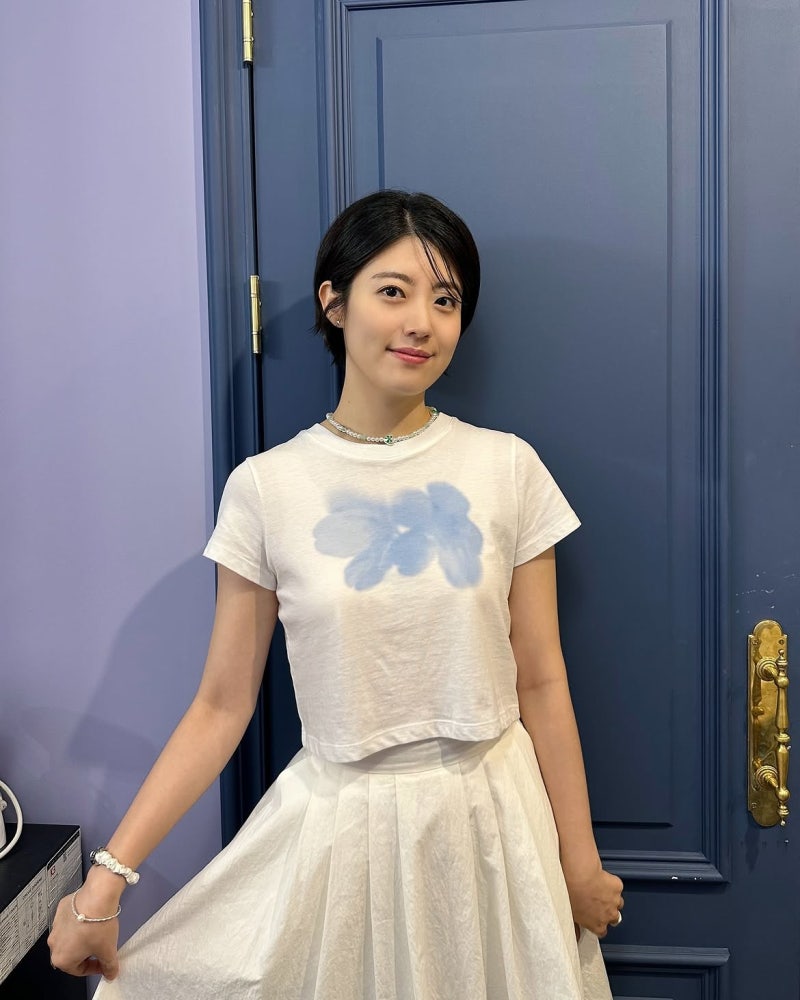 Nam Ji-hyun's 'Effortless' Mastery: Film Cameras, Yellow Caps, and the Art of Looking Unbothered