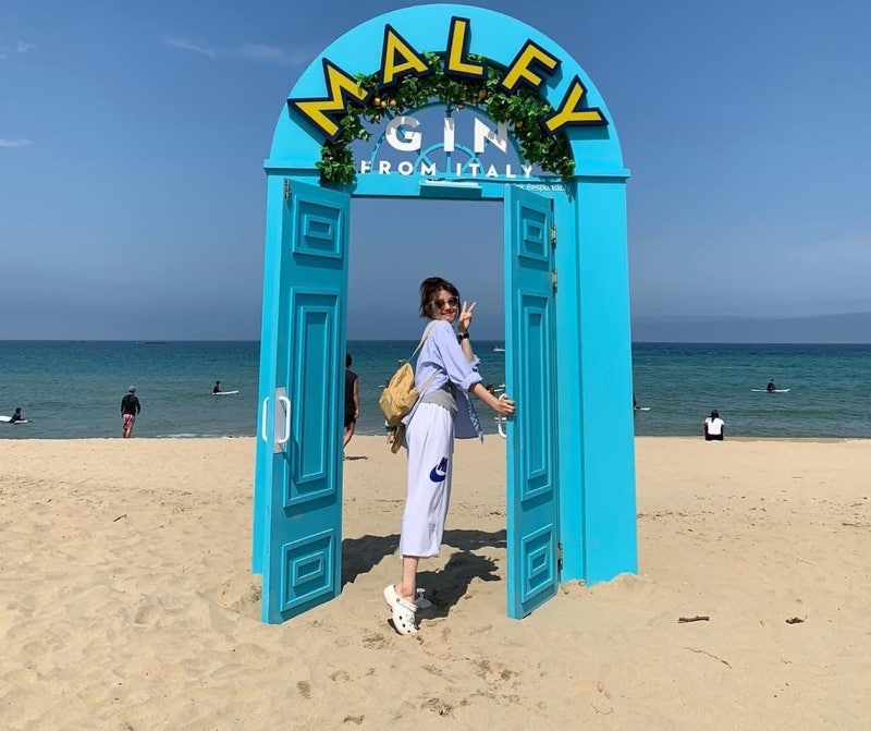 Nam Ji-hyun's 'Effortless' Mastery: Film Cameras, Yellow Caps, and the Art of Looking Unbothered