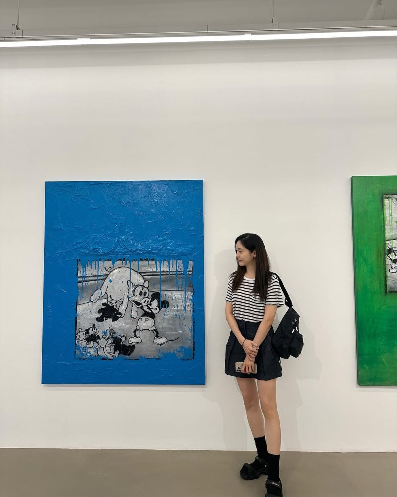 Seong Yu-ri's Quiet Luxury: How to Pair Designer Bags With Preppy Basics and Never Look Overdone