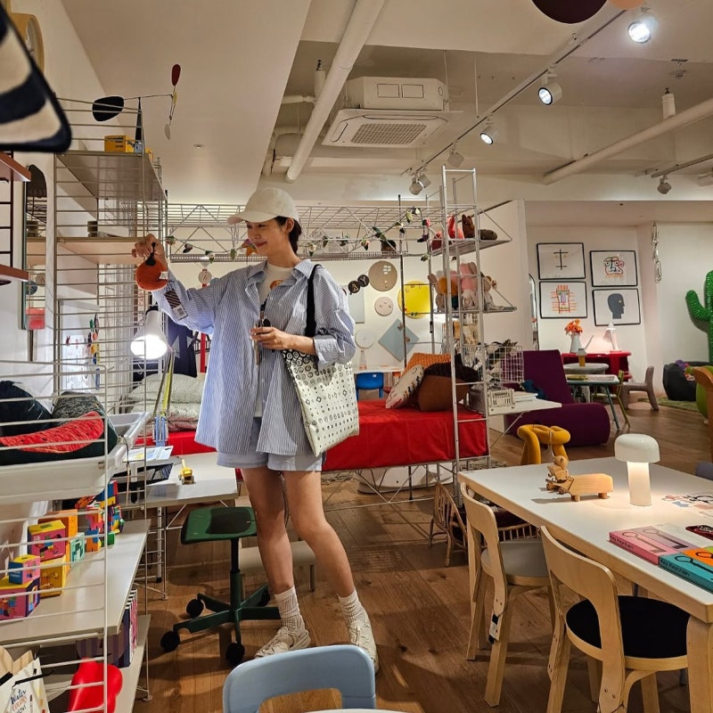 Seong Yu-ri's Quiet Luxury: How to Pair Designer Bags With Preppy Basics and Never Look Overdone