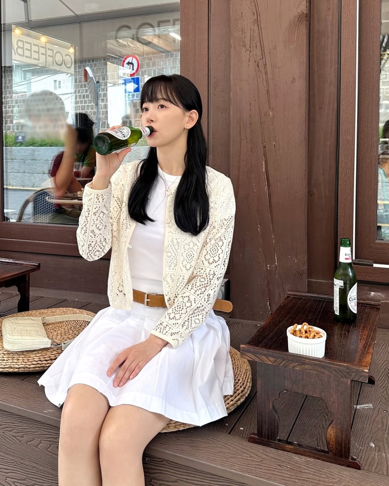 Kang Han-na Brings Red Everything: How the Dimple Queen Masters Point-Color Styling