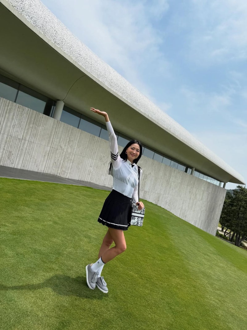 Oh Yun-a Proves Racing Model Energy Never Leaves: From Y2K Preppy to Golf Course Confidence