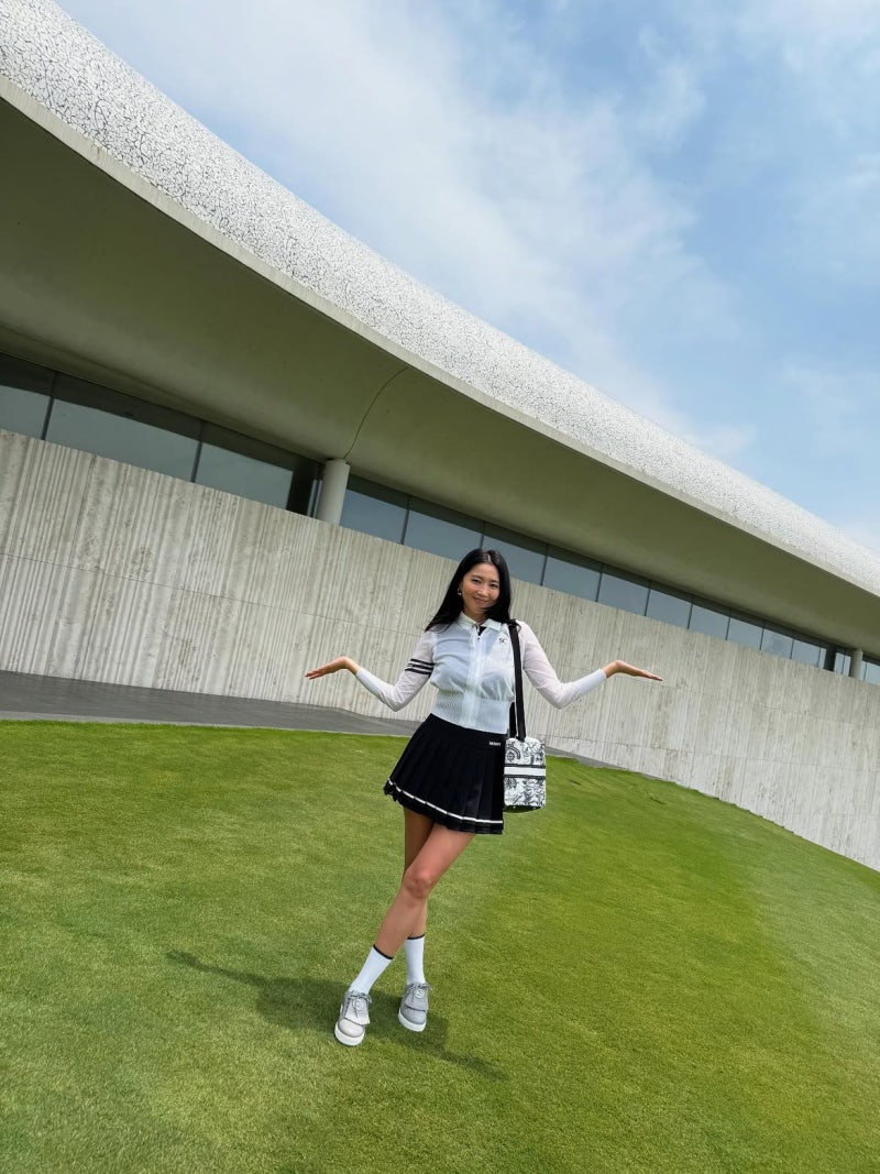 Oh Yun-a Proves Racing Model Energy Never Leaves: From Y2K Preppy to Golf Course Confidence