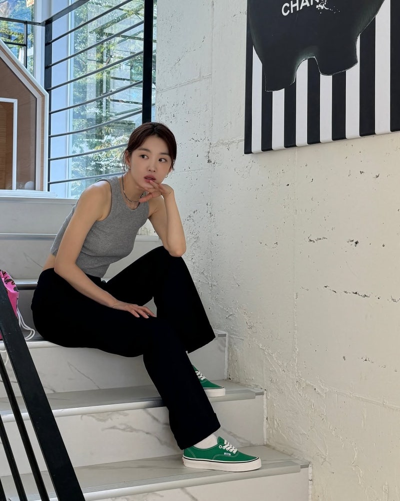 How Actress Jang Hee-jin Masters the Art of Proportions in Effortless Casual Outfits