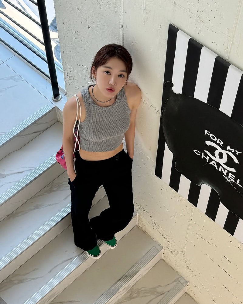 How Actress Jang Hee-jin Masters the Art of Proportions in Effortless Casual Outfits
