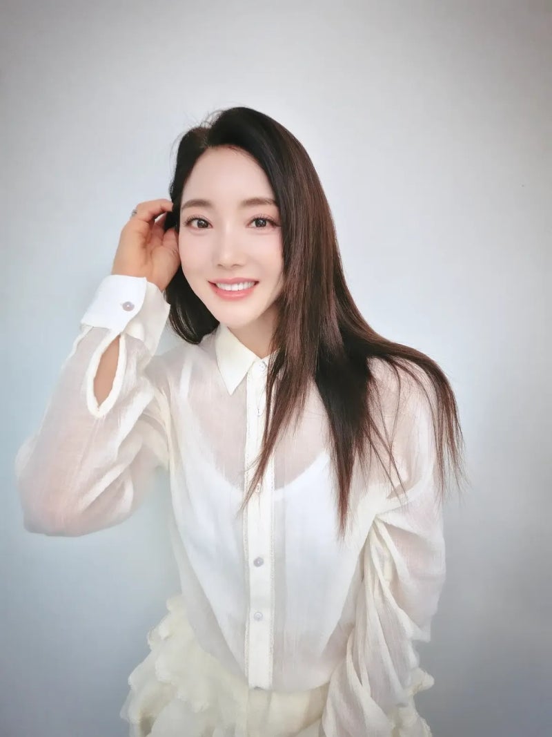 From Vinyl House to K-pop Pioneer: Bada's Pure White Philosophy