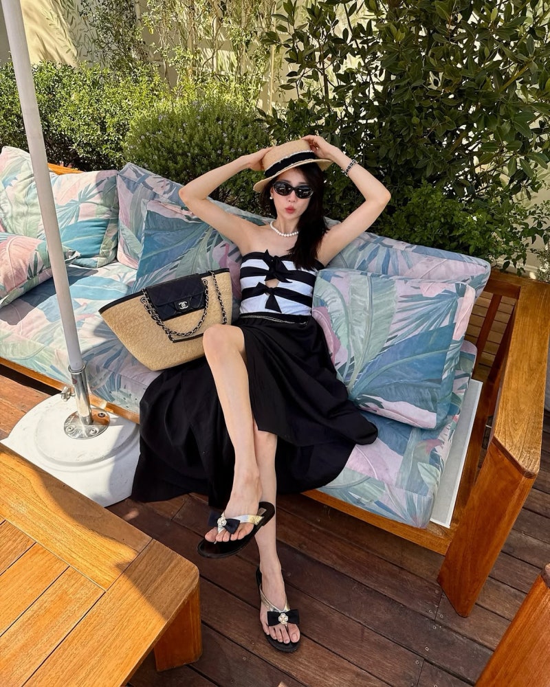 Park Ha-sun's Resort Study: Black Baseline, One Luxury Finish