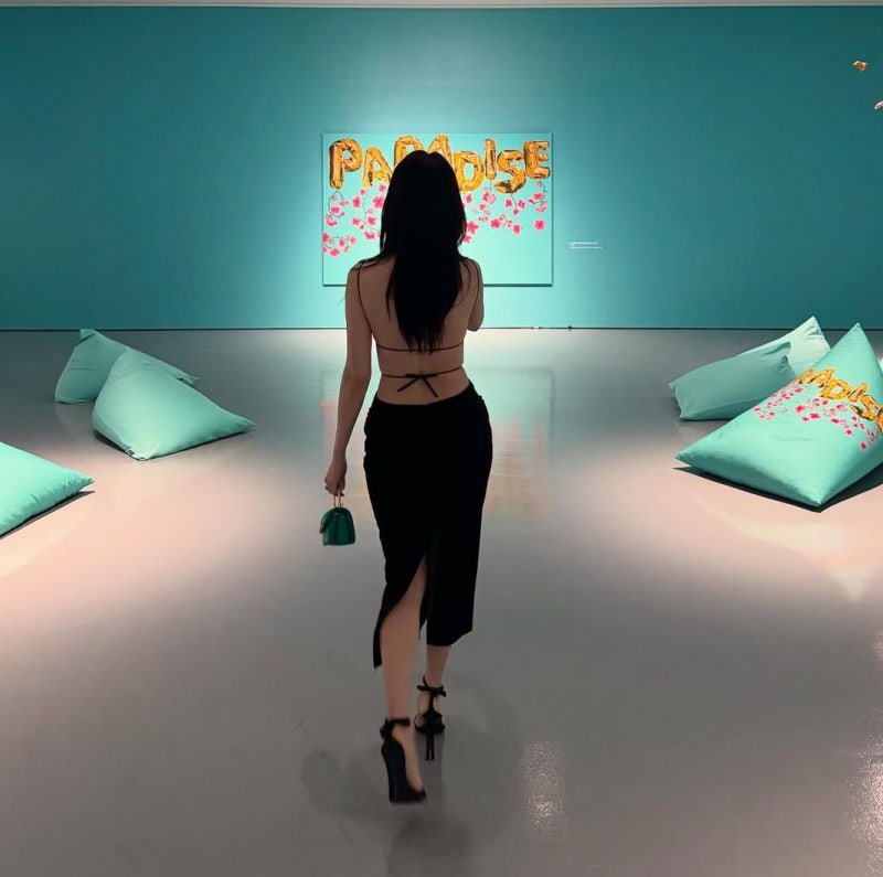 Park Ha-sun's Resort Study: Black Baseline, One Luxury Finish