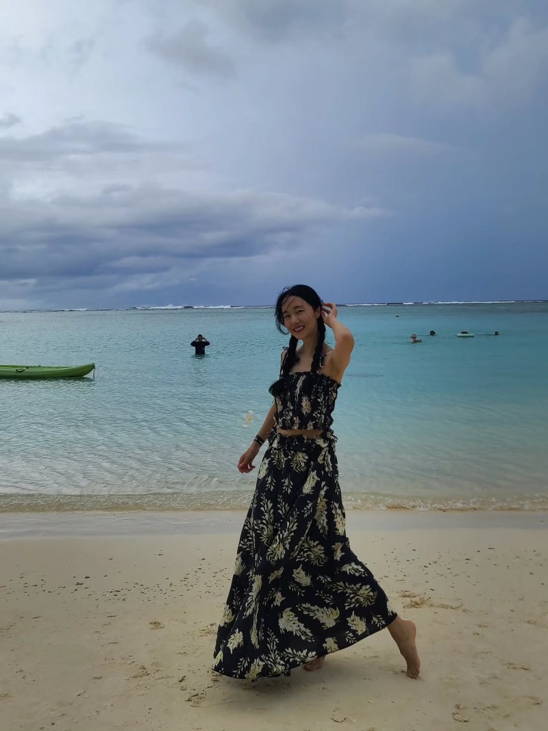 Lee Jeong-hyeon in Waikiki: The Resort Formula That Works at 158cm