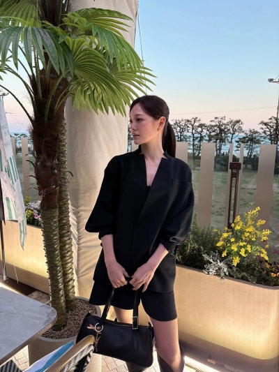 From Surviving on Government Stipends to K-Star: Kim Se-jung's All-Black Setup Date Look