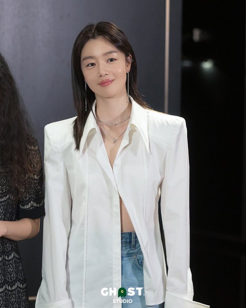From Secret maknae to 4.7M-viewer films and sold-out fan meet: Han Sun-hwa brings blooming floral resort vibes