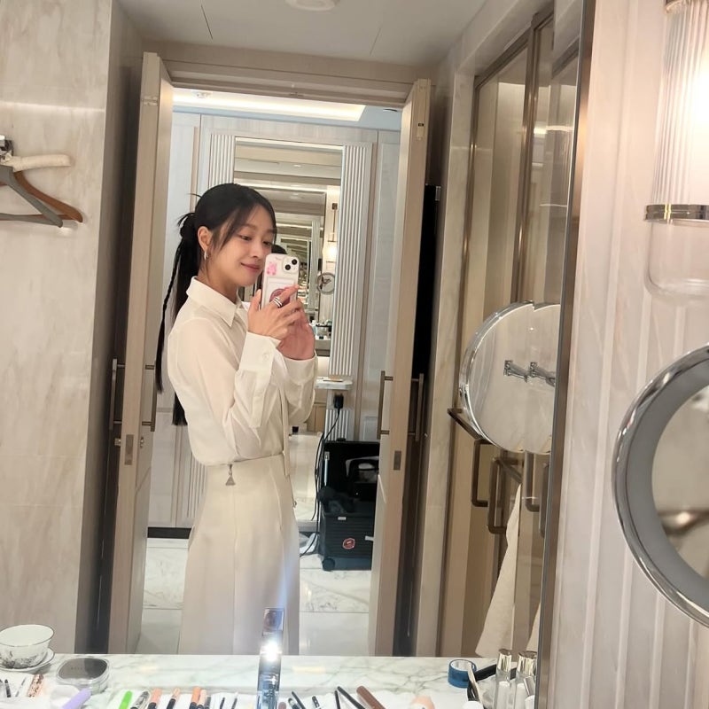 From Raven to Pearl: Jo Bo-ah's All-White Minimalist Mastery