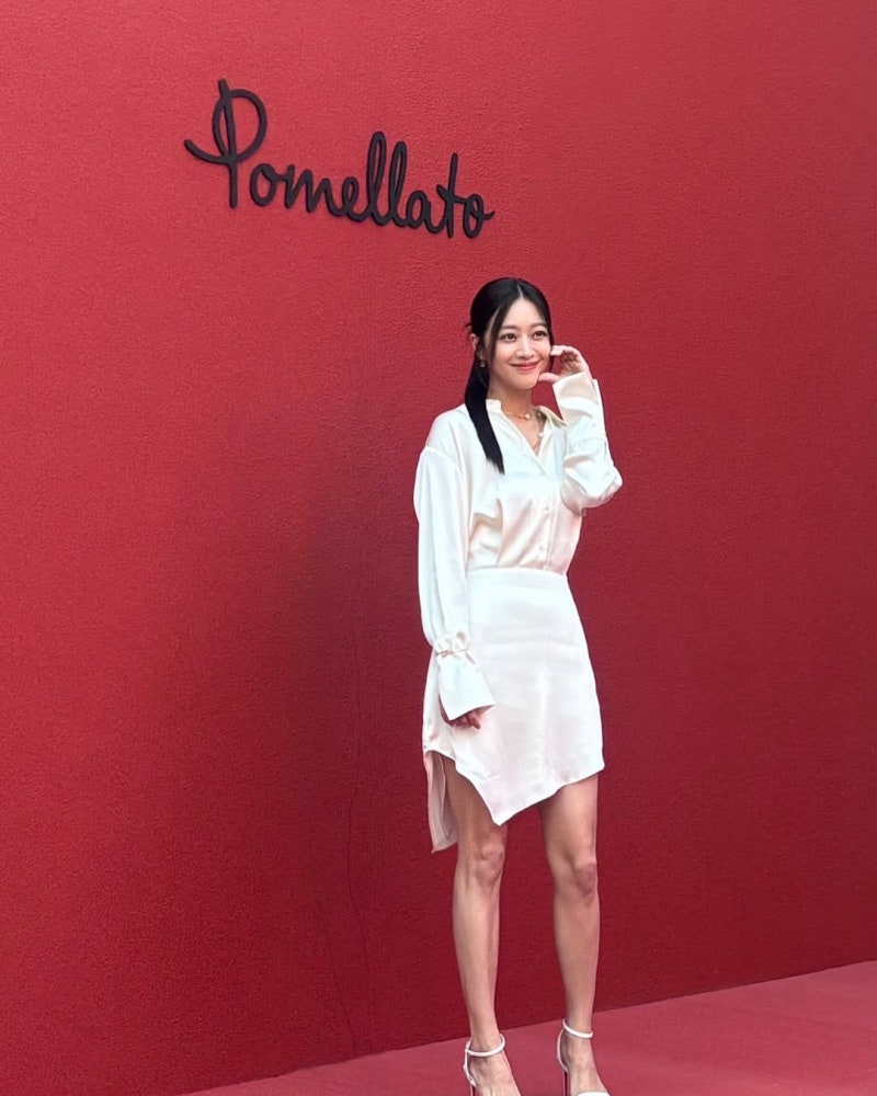 From Raven to Pearl: Jo Bo-ah's All-White Minimalist Mastery