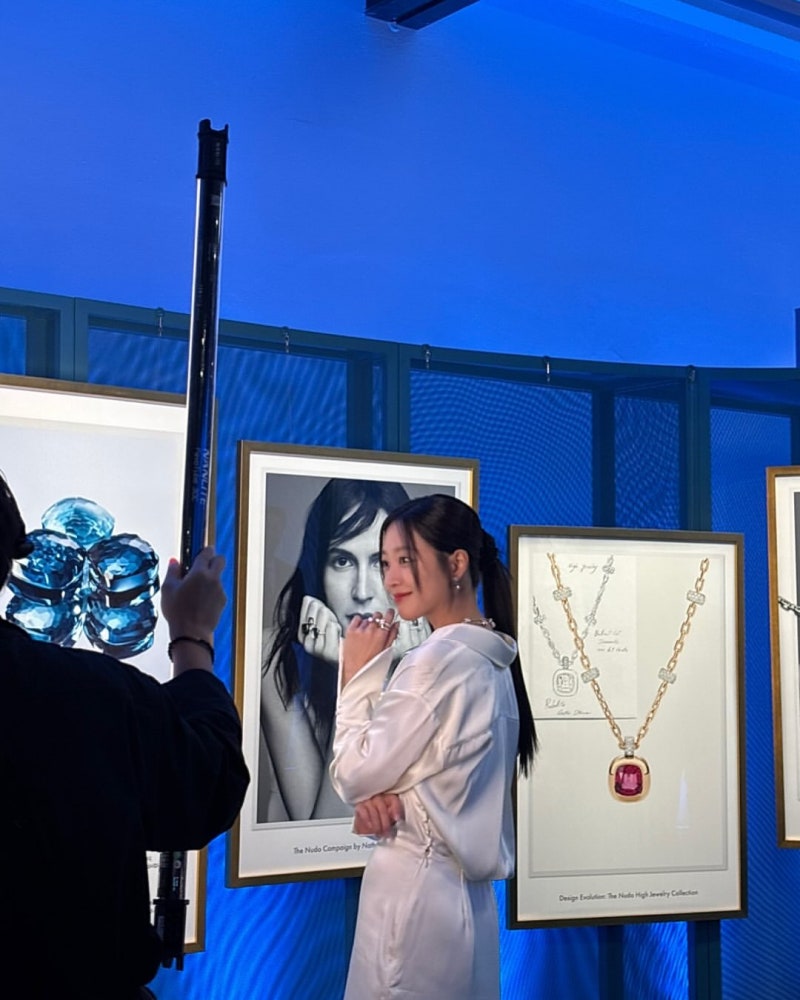 From Raven to Pearl: Jo Bo-ah's All-White Minimalist Mastery