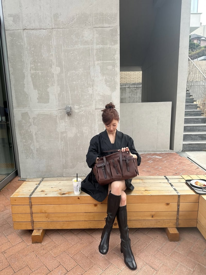 Actress Lee Se-young's Minimalist Bet: Texture Over Color, Proportion Over Jewelry