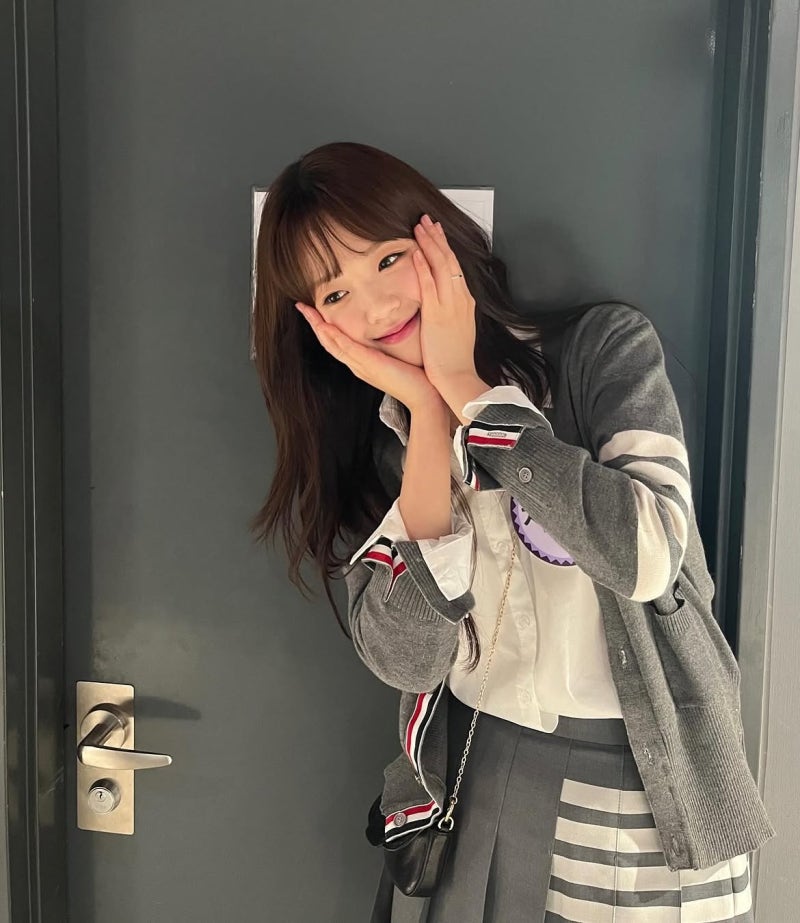 Entertainer Ji Ye-eun's Casual Smart: How Thom Browne Stripes and Neutral Tones Actually Work Together