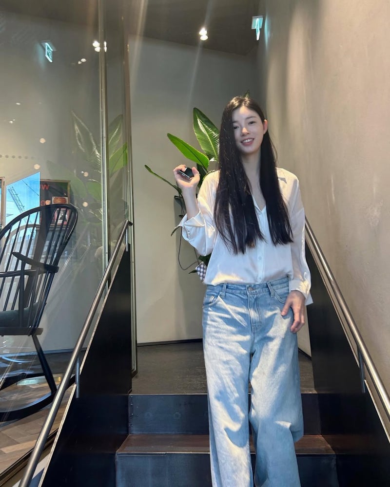 Fitness Star Yoo Seung-ok's Fresh-As Everyday Mix: White Satin Meets Lime Green