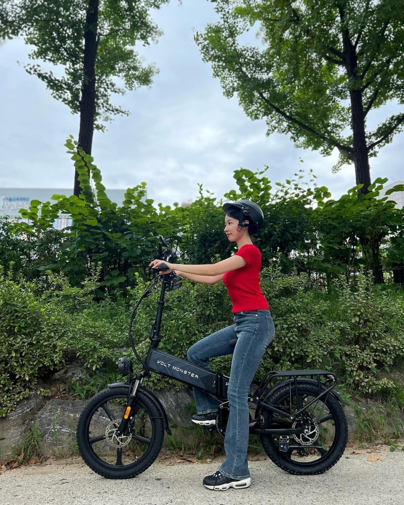 Former K-pop idol turned actress with the tragic-role curse now rules YouTube as a gamer—and her summer style proves she's got layers