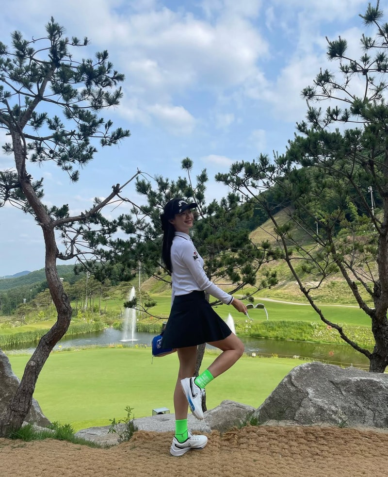 Tall Doesn't Mean Awkward: Jeon So-min's Golf Course to Kyoto Street Edit