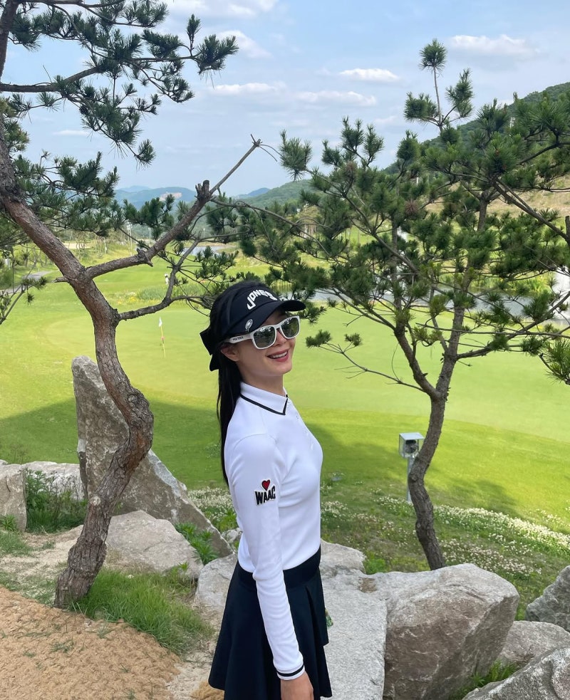 Tall Doesn't Mean Awkward: Jeon So-min's Golf Course to Kyoto Street Edit