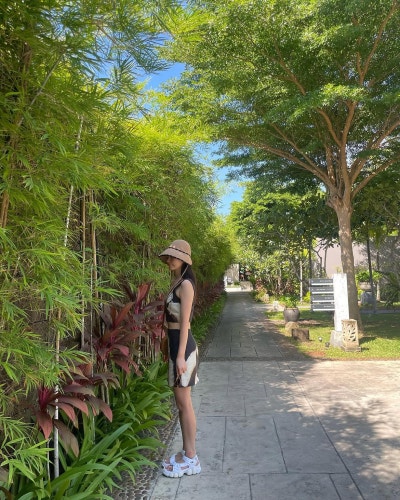 Tall Doesn't Mean Awkward: Jeon So-min's Golf Course to Kyoto Street Edit