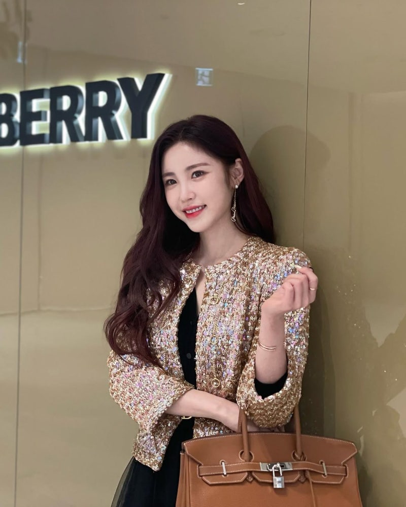 Jun Hyosung Was The Infamous Bagel Girl—And Her Check Blazer Game Proves She Never Forgot It