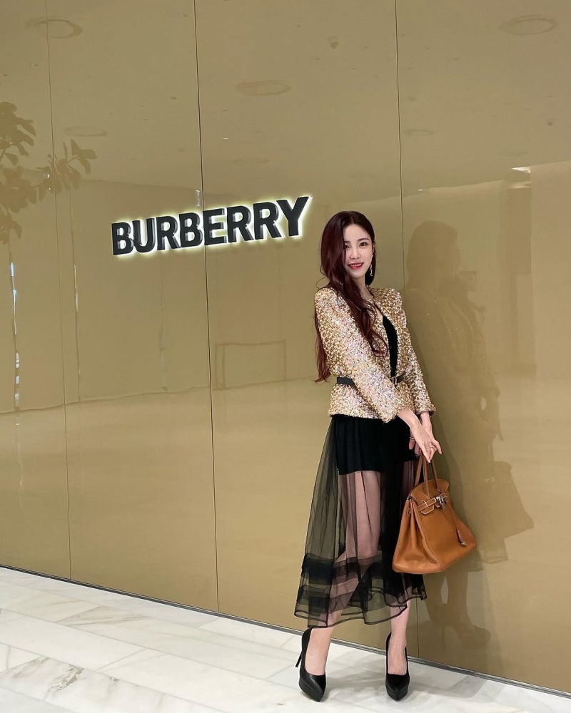 Jun Hyosung Was The Infamous Bagel Girl—And Her Check Blazer Game Proves She Never Forgot It