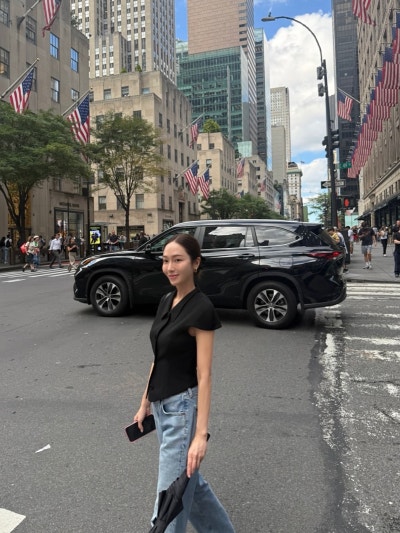 Jessica: how a living Barbie doll dresses in New York and makes everyone else look underdressed