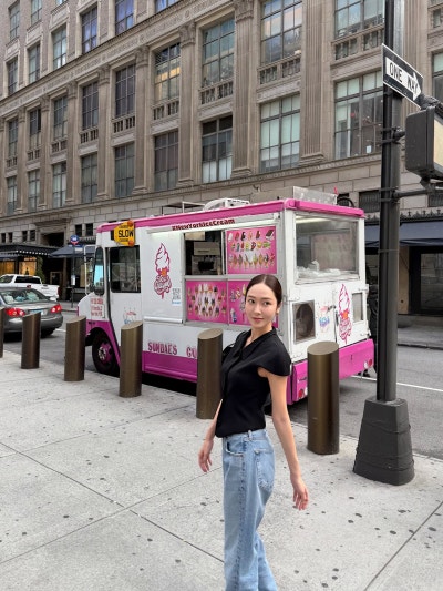 Jessica: how a living Barbie doll dresses in New York and makes everyone else look underdressed