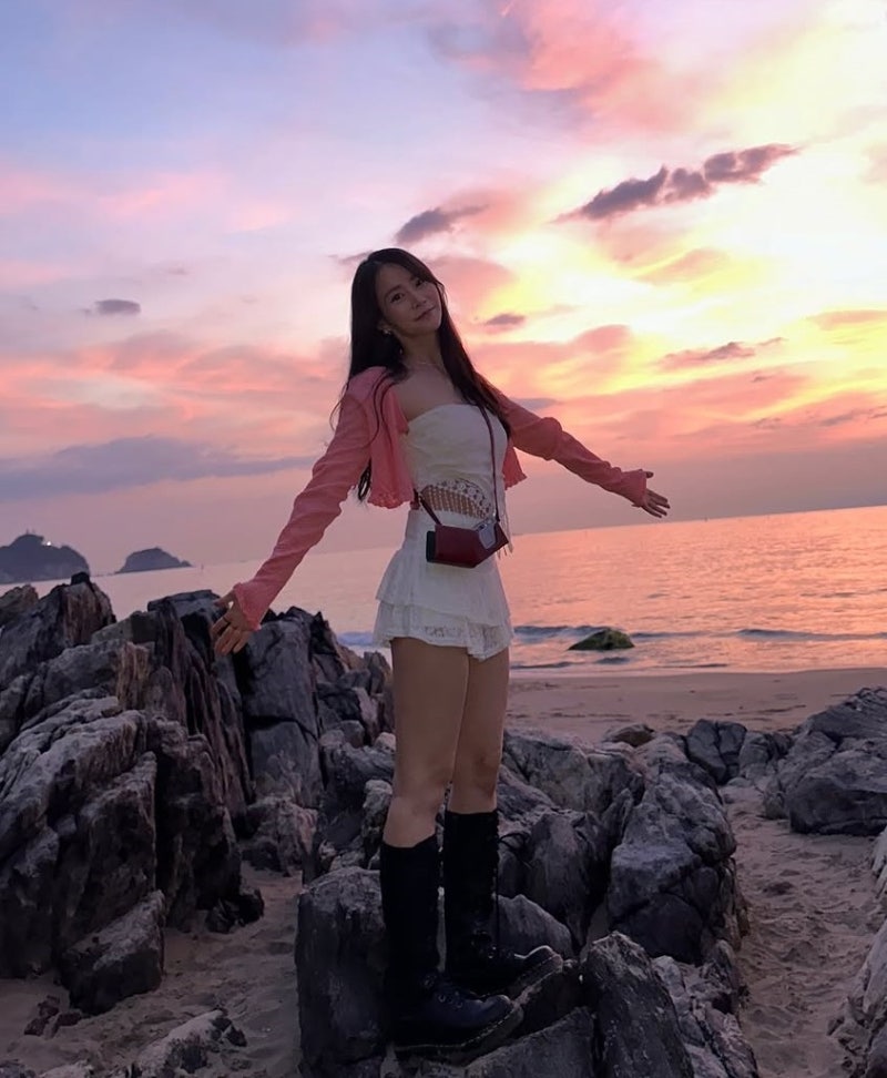 Han Seung-yeon: the KARA member who stopped aging and teaches three effortless outfit formulas