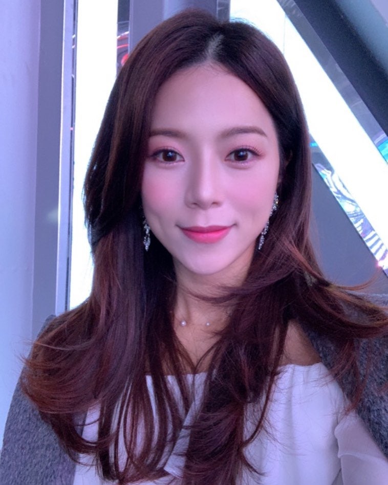 Trot star Yang Ji-eun proves autumn color is everything—here are her three best outfits