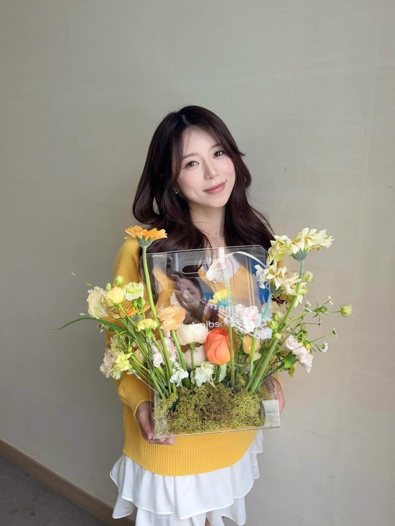 Trot star Yang Ji-eun proves autumn color is everything—here are her three best outfits