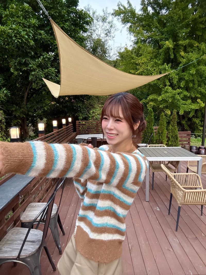 Trot star Yang Ji-eun proves autumn color is everything—here are her three best outfits
