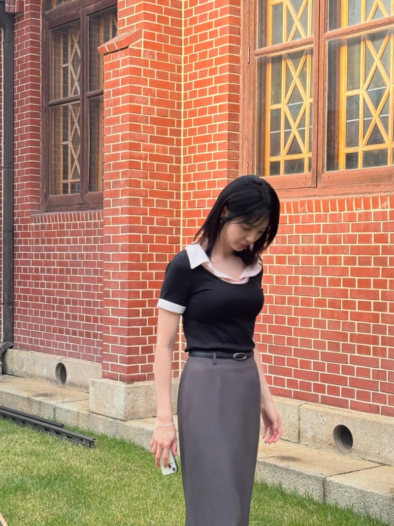 Meet the actress from Second Husband: how Um Hyun-kyung layers red knits with charm
