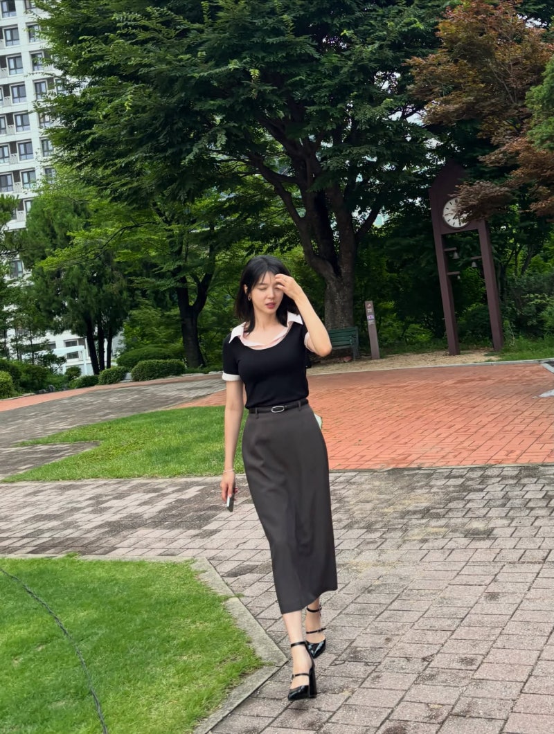 Meet the actress from Second Husband: how Um Hyun-kyung layers red knits with charm
