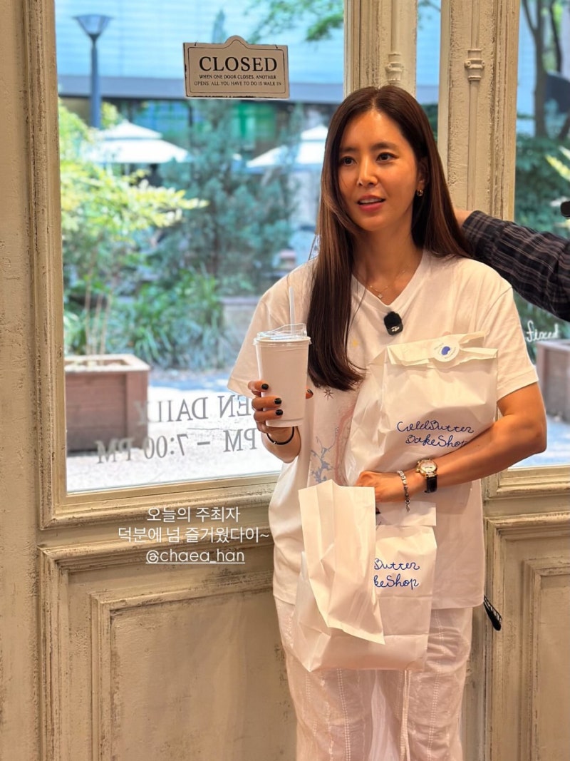 Han Chae-a: The Pop-Up Day Gray Hoodie That Proves One Accessory Can Save Everything
