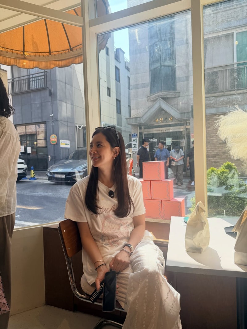 Han Chae-a: The Pop-Up Day Gray Hoodie That Proves One Accessory Can Save Everything