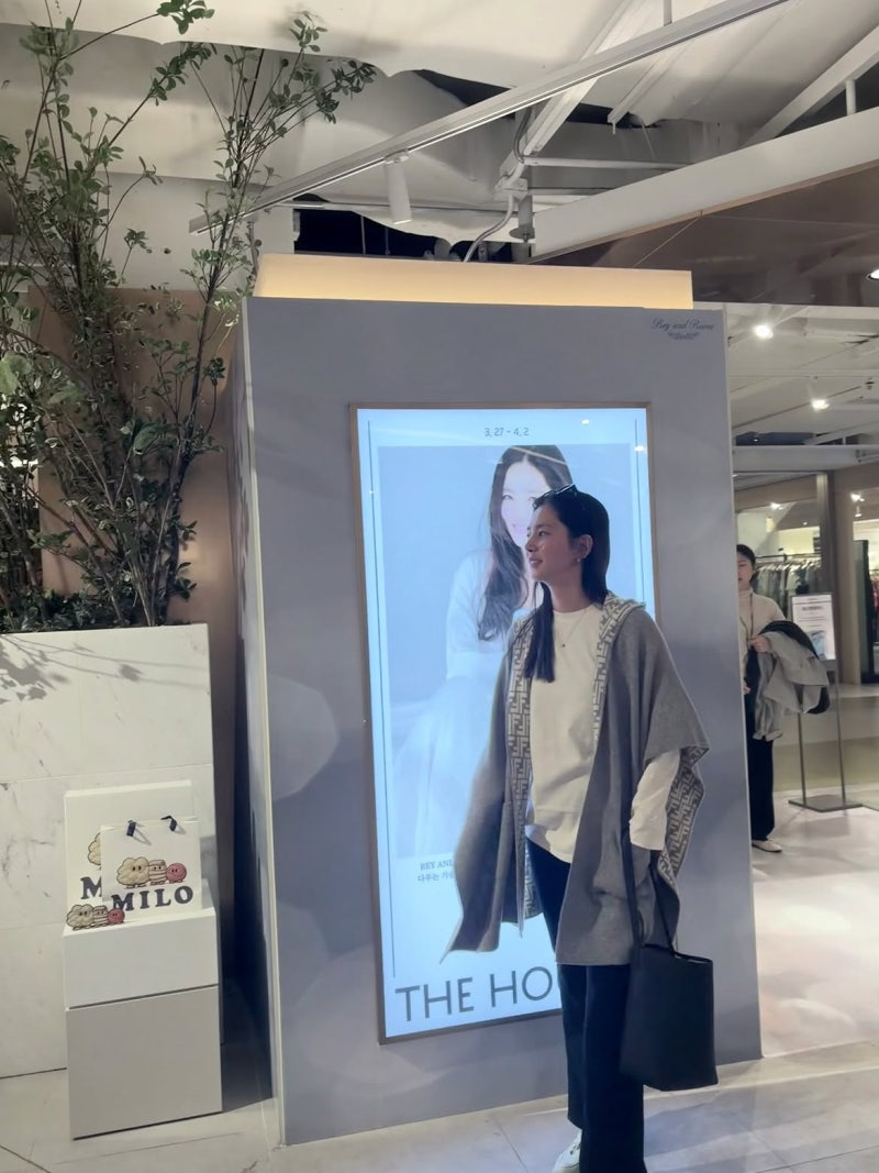 Han Chae-a: The Pop-Up Day Gray Hoodie That Proves One Accessory Can Save Everything