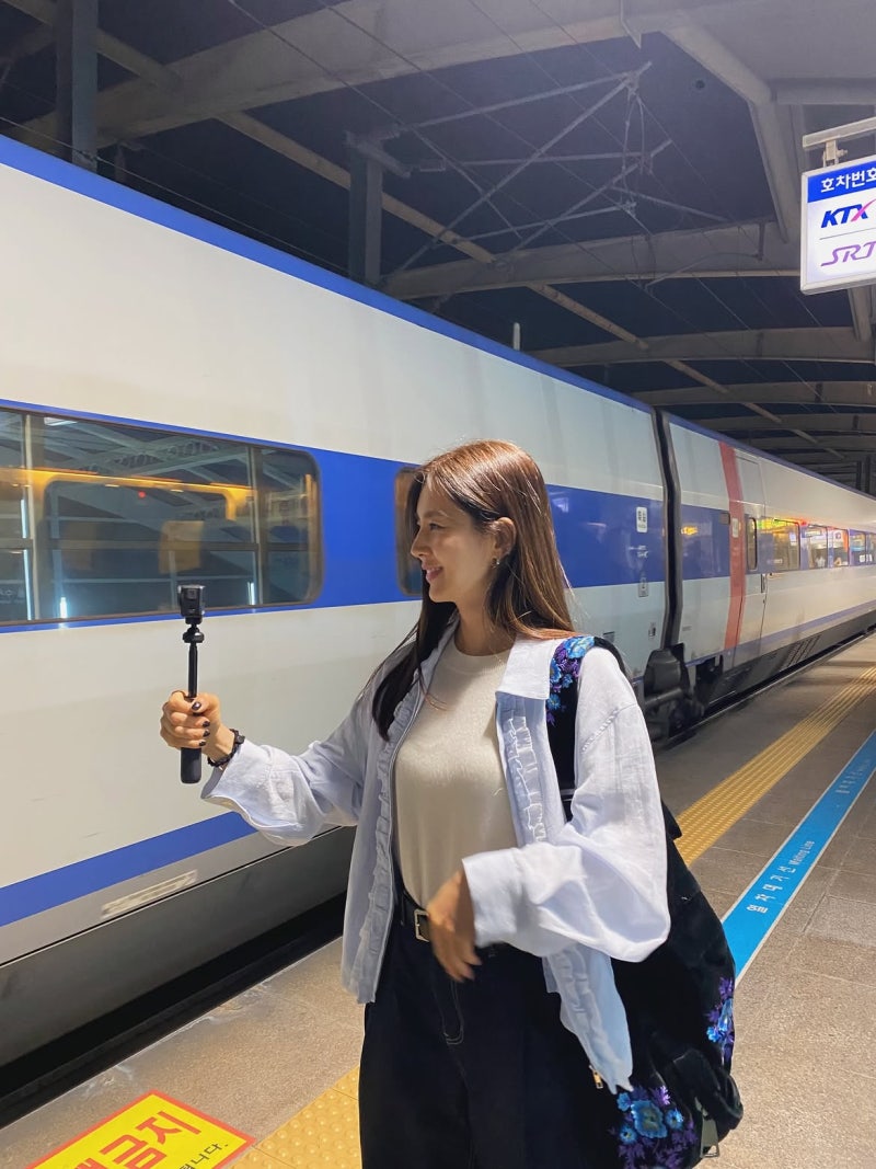 Han Chae-a: The Pop-Up Day Gray Hoodie That Proves One Accessory Can Save Everything