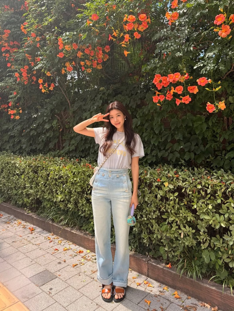 From Anyang Yego top 5 beauty to fine artist: Park Han-byul builds denim into a lifestyle